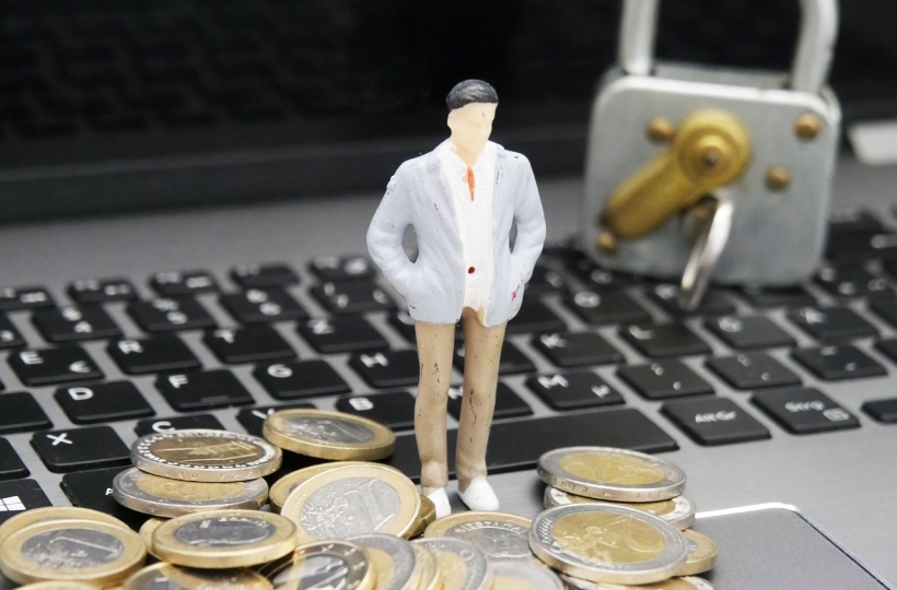 欧亿交易所App新版本上线：交易速度提升30% 新增100交易对 获新加坡合规认证