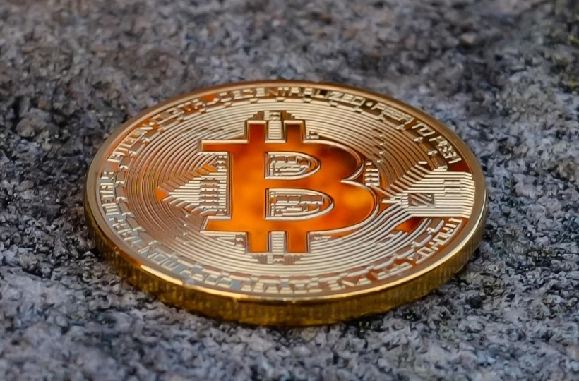 欧艺交易所：新版商家交易台上线 一键下单比特币 日活商家突破15万